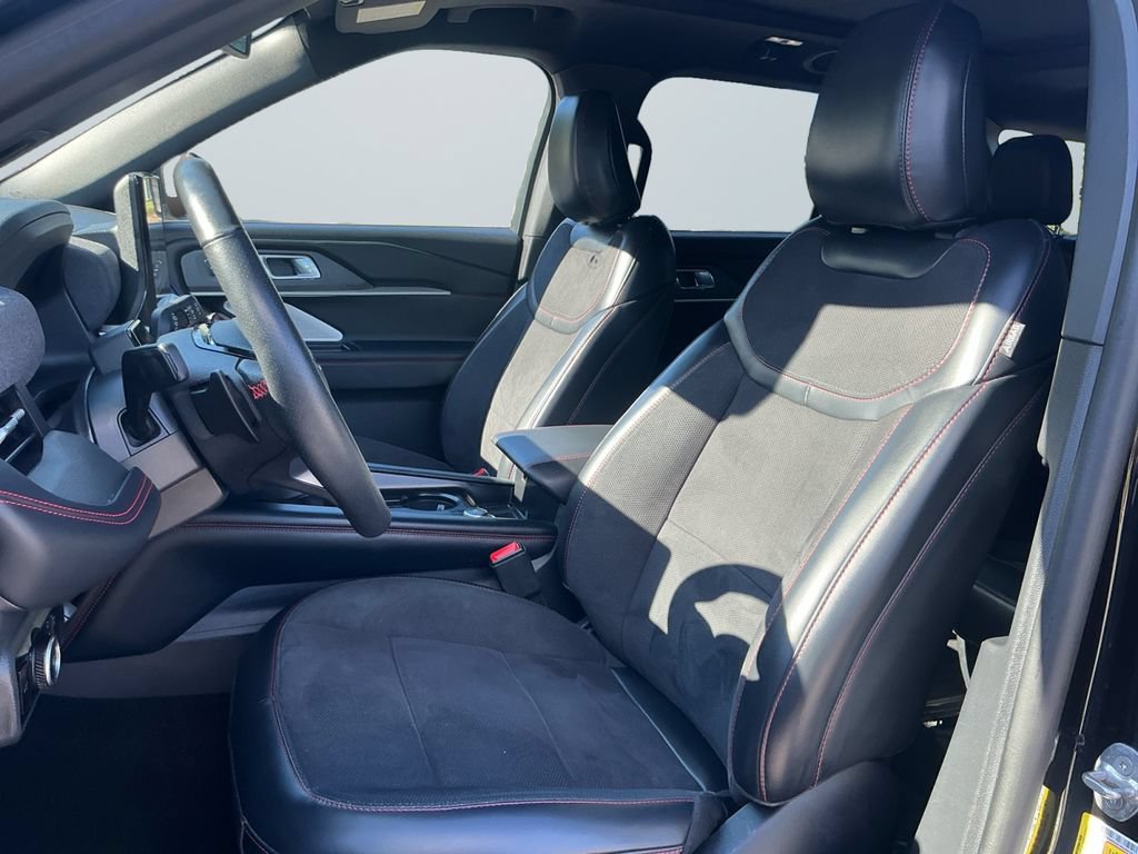 Used 2025 Ford Explorer ST AWD/4WD image 10