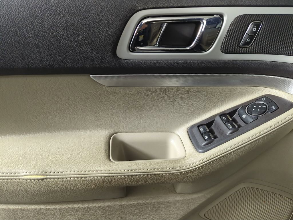 Used 2014 Ford Explorer XLT w/ Equipment Group 202A image 9