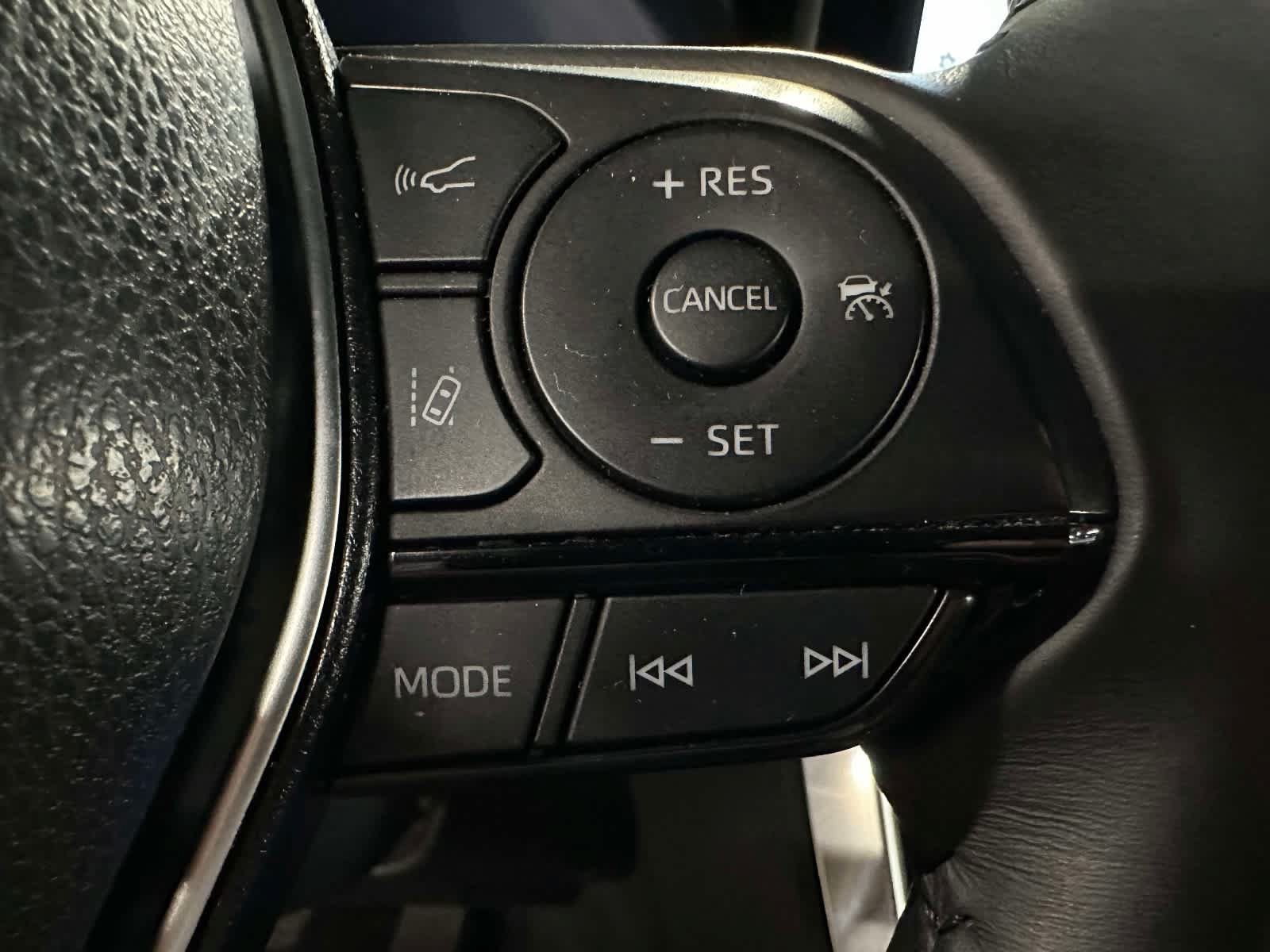 Used 2024 Toyota Venza XLE AWD/4WD image 31