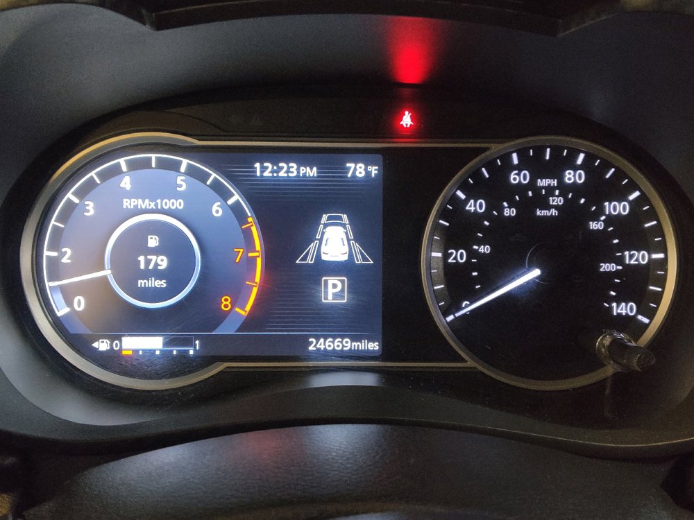 Used 2022 Nissan Versa SR w/ Convenience Package FWD image 23