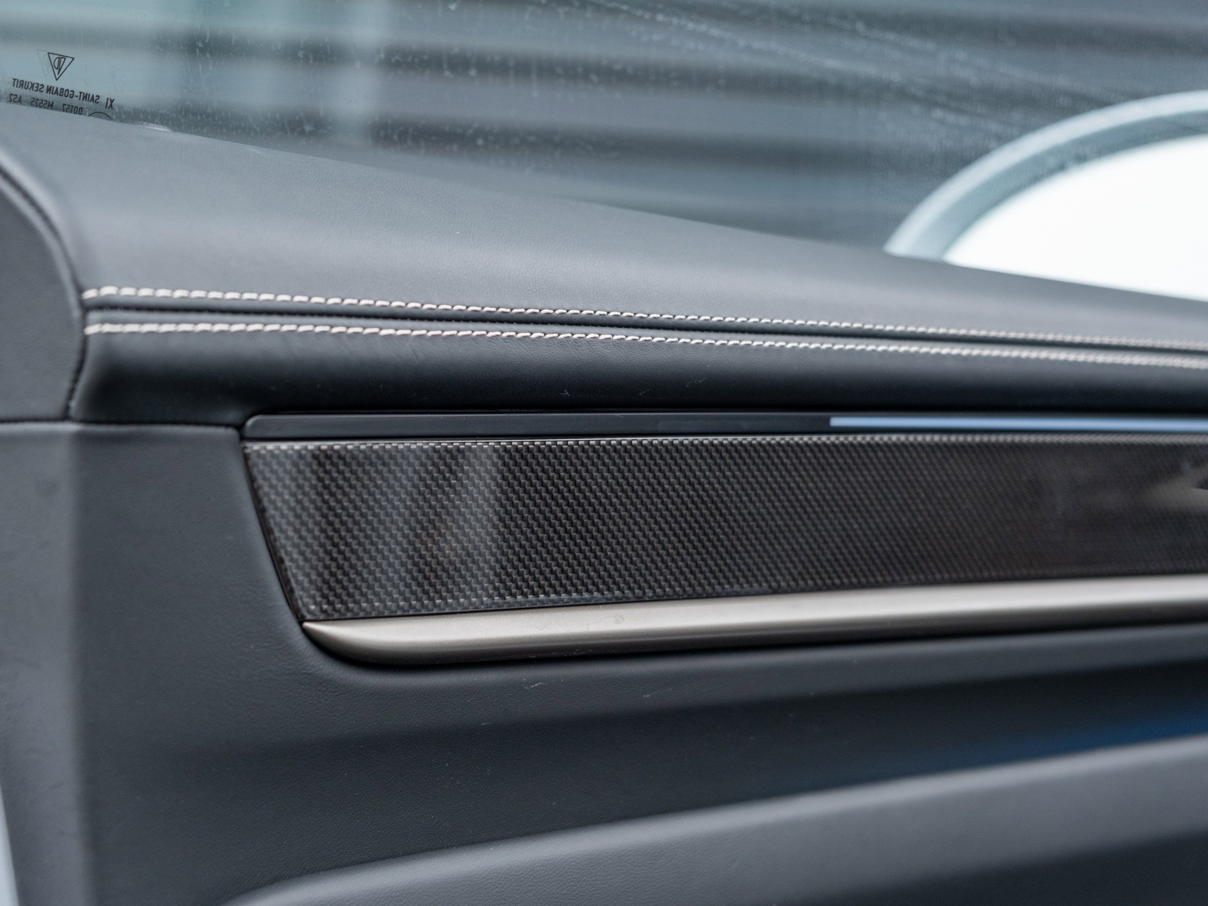 Certified 2025 Porsche Macan Turbo Electric image 17