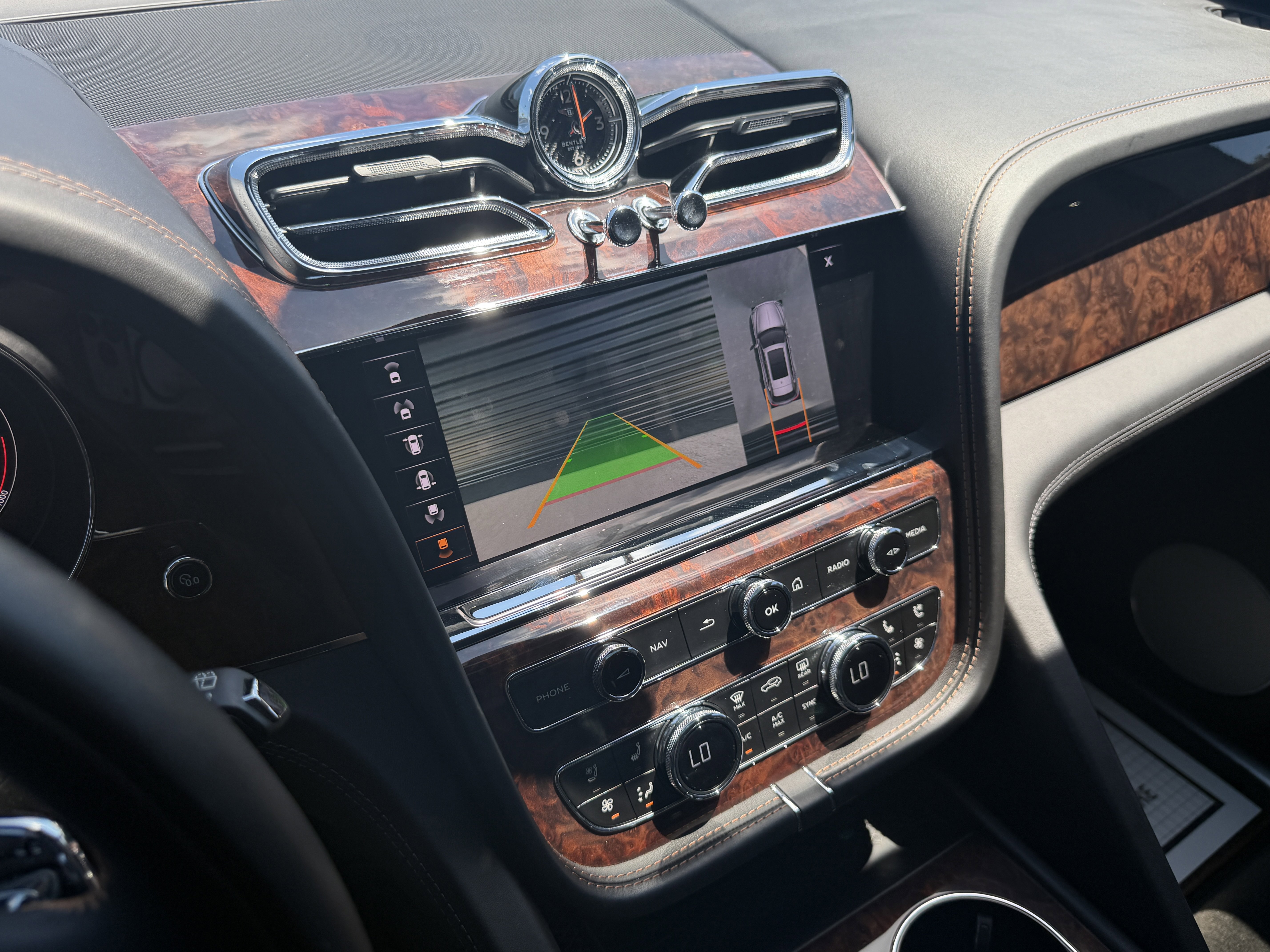 Used 2022 Bentley Bentayga image 30