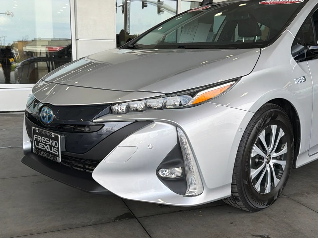 Certified 2020 Toyota Prius Prime Limited FWD image 3