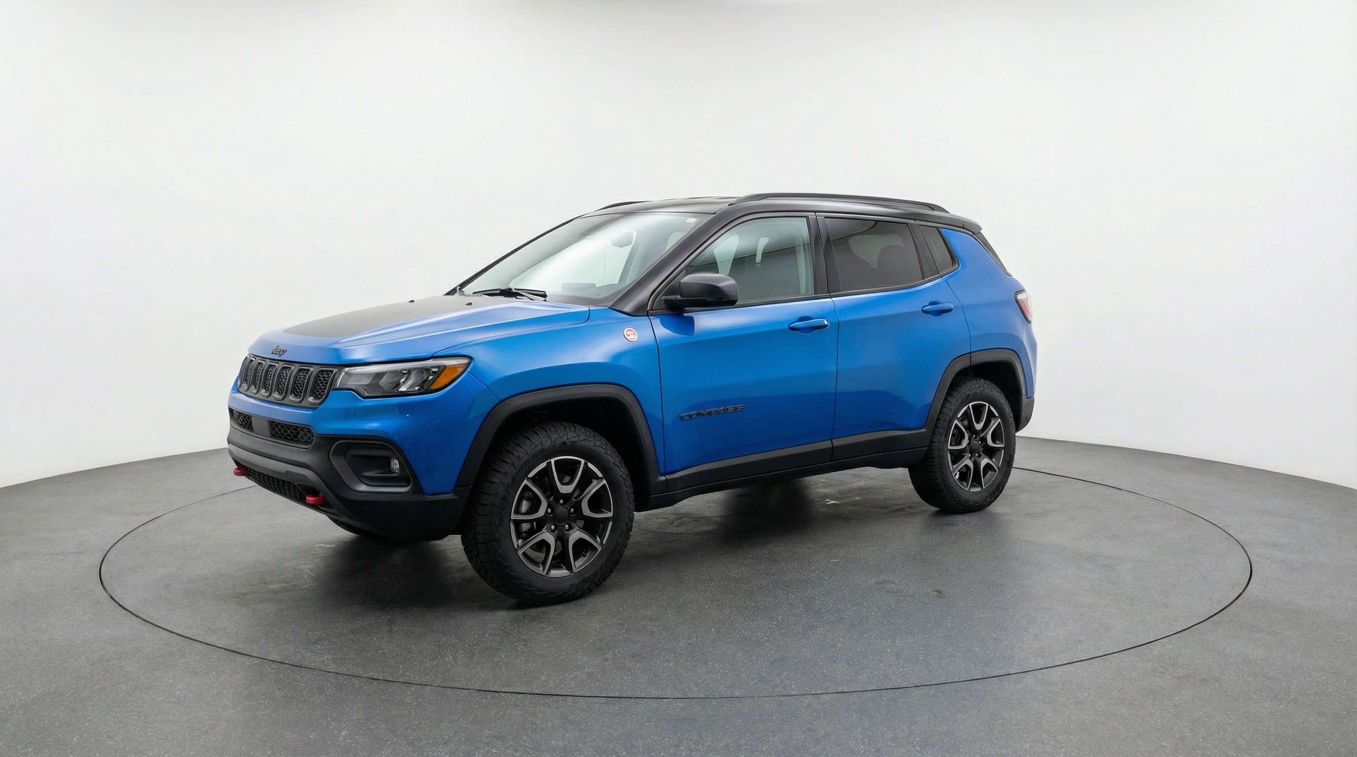 Used 2025 Jeep Compass Trailhawk AWD/4WD image 3