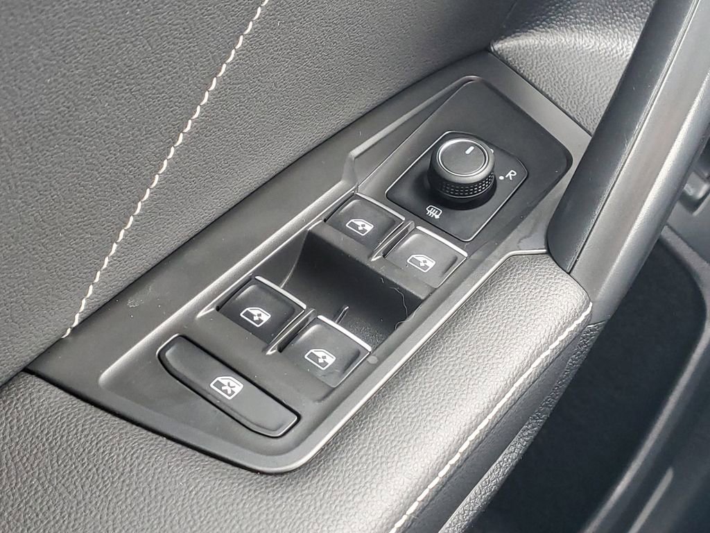 Used 2022 Volkswagen Tiguan SE R-Line image 19