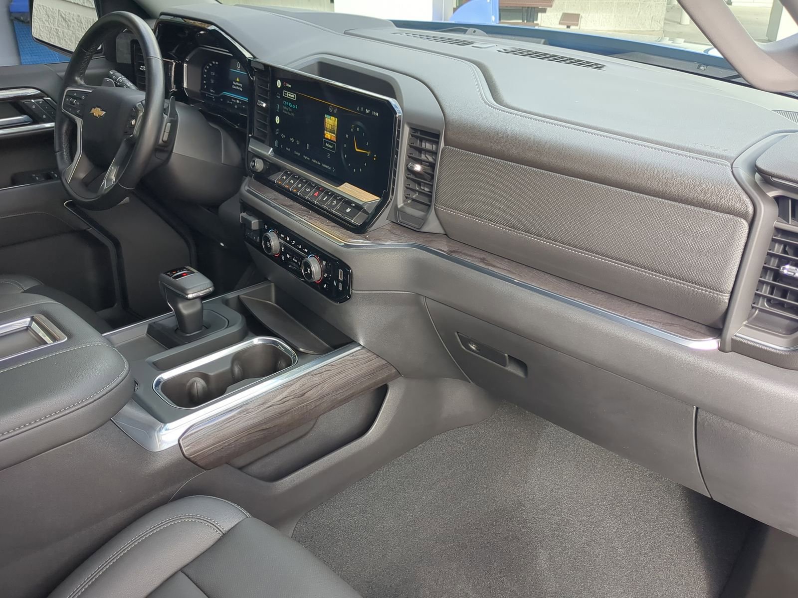 Used 2022 Chevrolet Silverado 1500 LTZ w/ LTZ Premium Package image 27