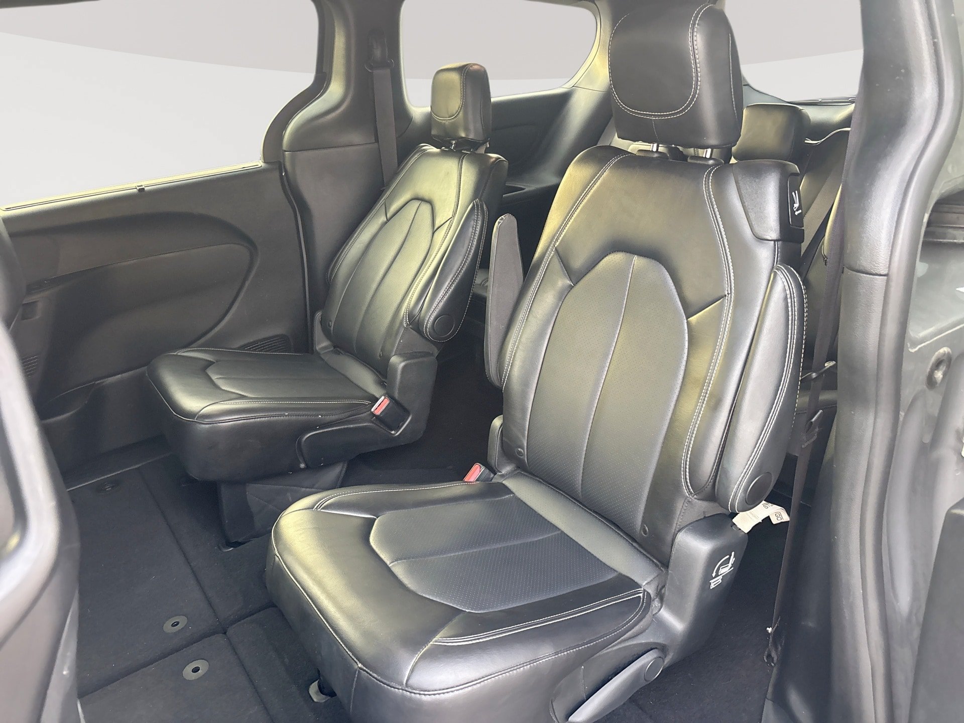 Used 2025 Chrysler Pacifica Select FWD image 25