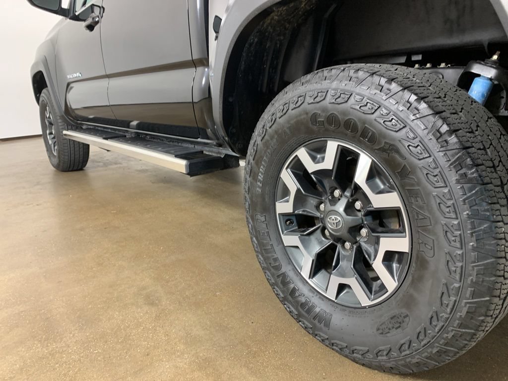Used 2022 Toyota Tacoma TRD Off-Road w/ Technology Package AWD/4WD image 14