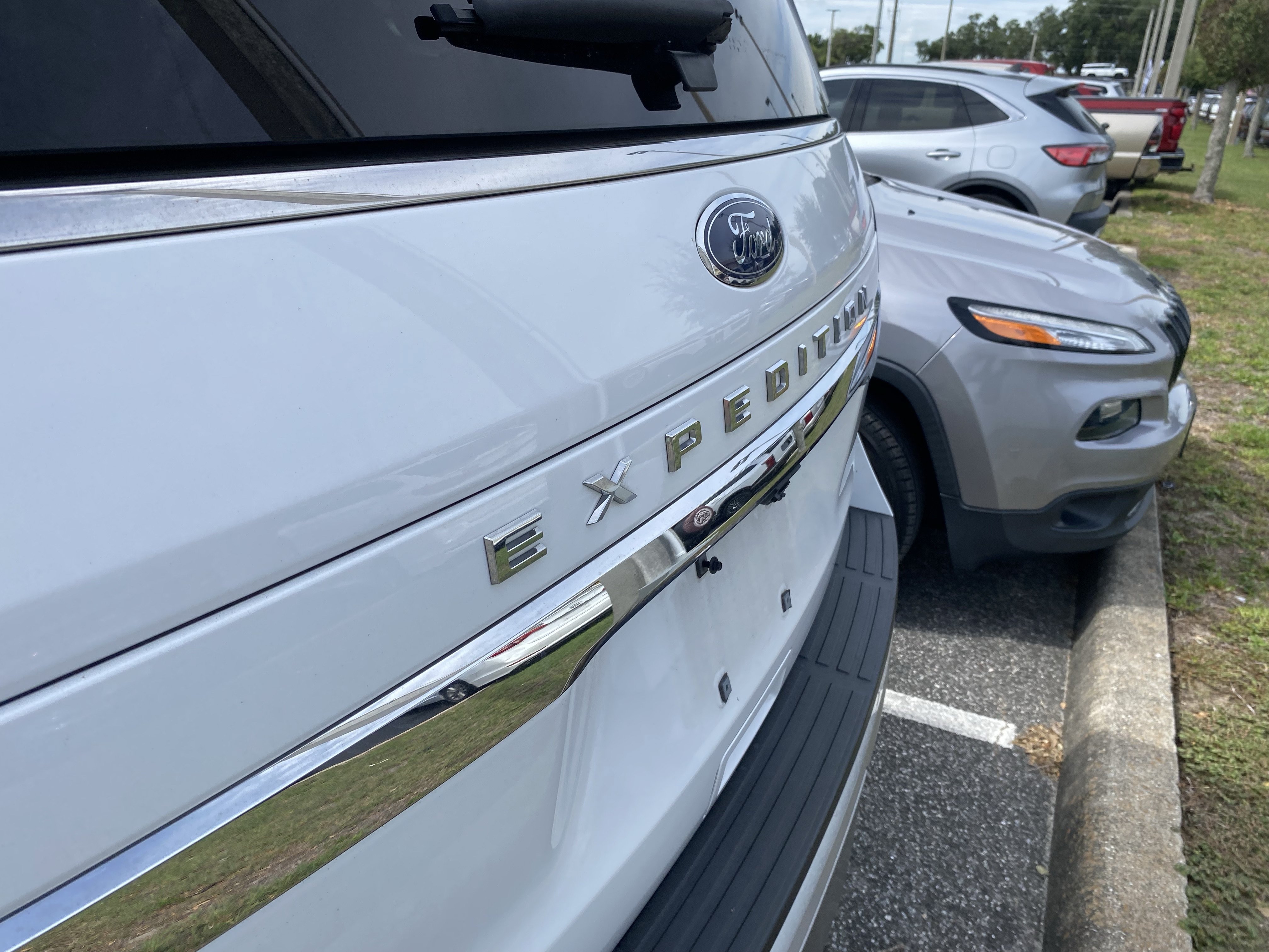 Used 2023 Ford Expedition Limited AWD/4WD image 22