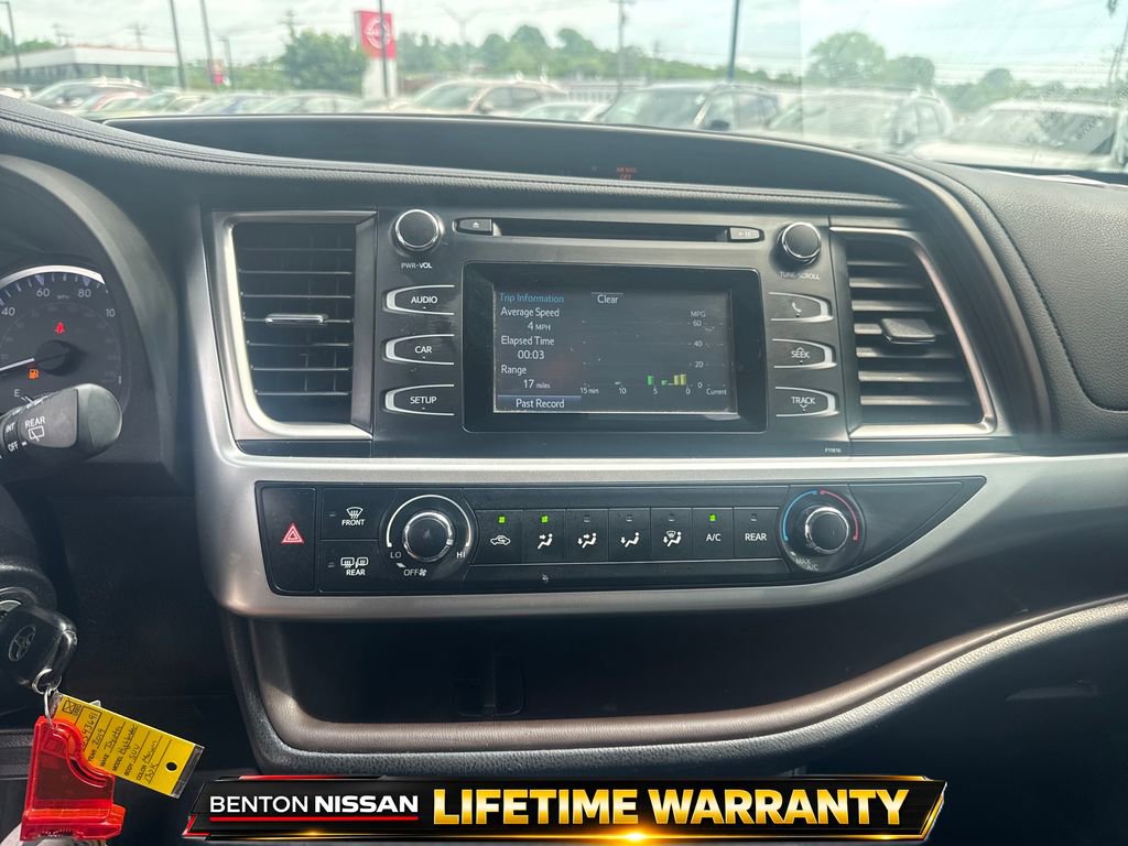 Used 2019 Toyota Highlander LE FWD image 16