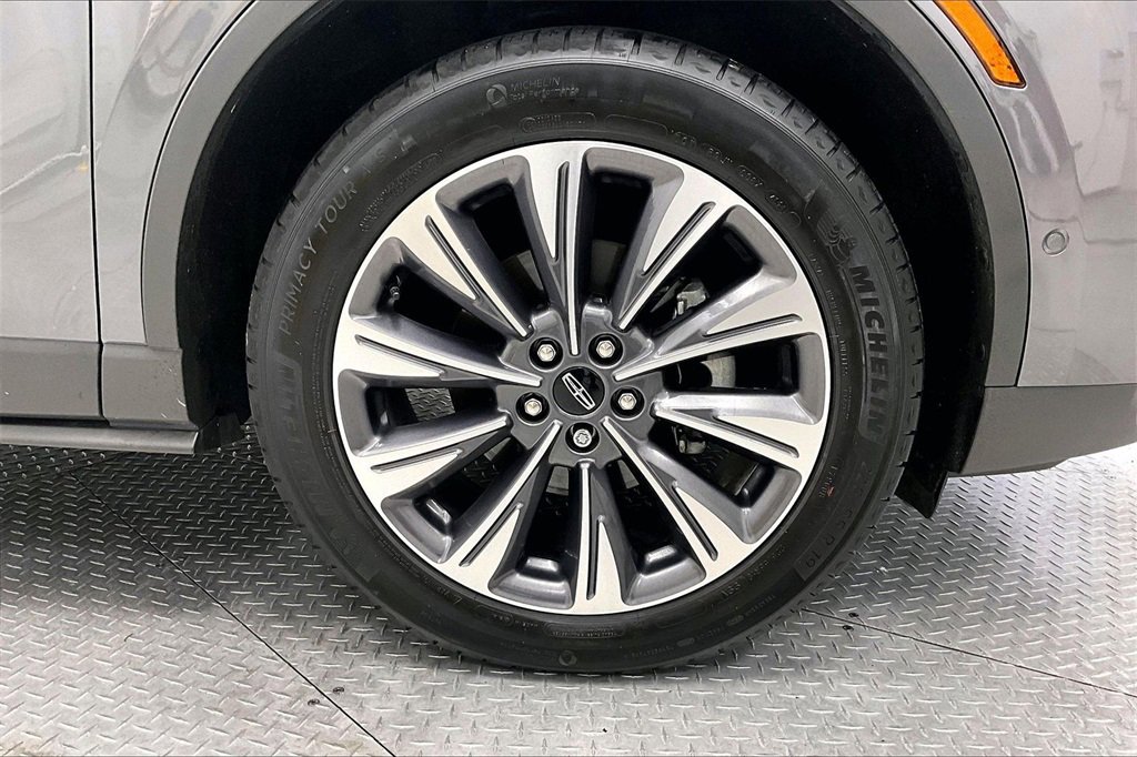 Used 2022 Lincoln Corsair Reserve w/ Equipment Group 201A image 8