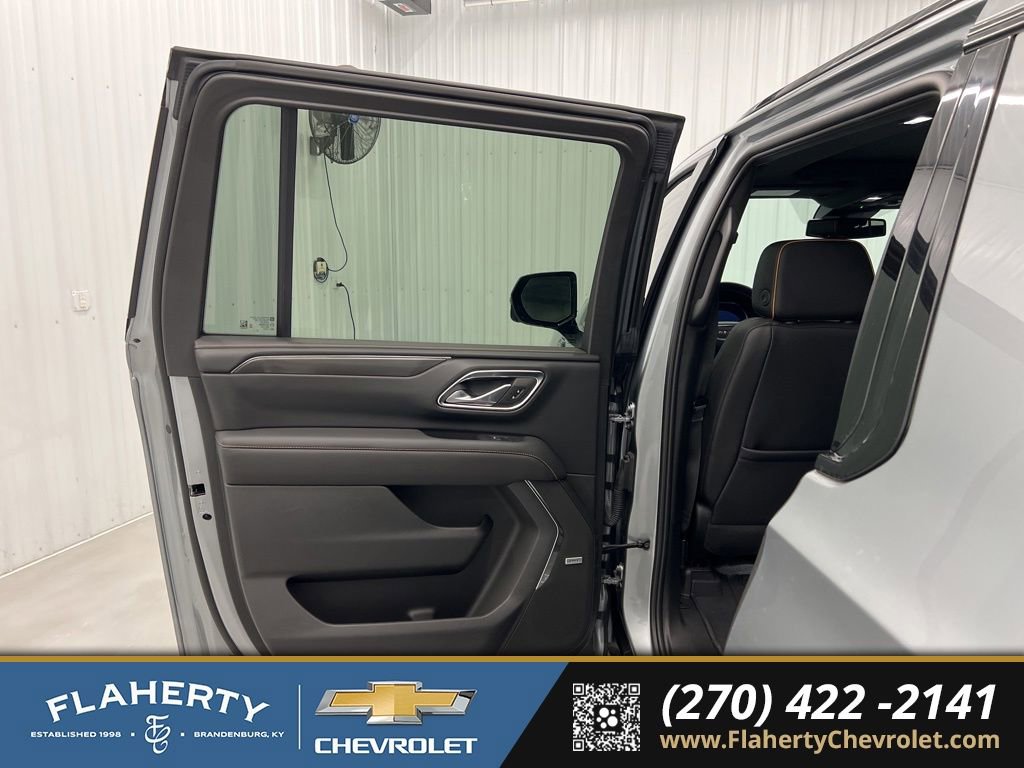 Used 2024 GMC Yukon XL AT4 w/ Technology Package image 10