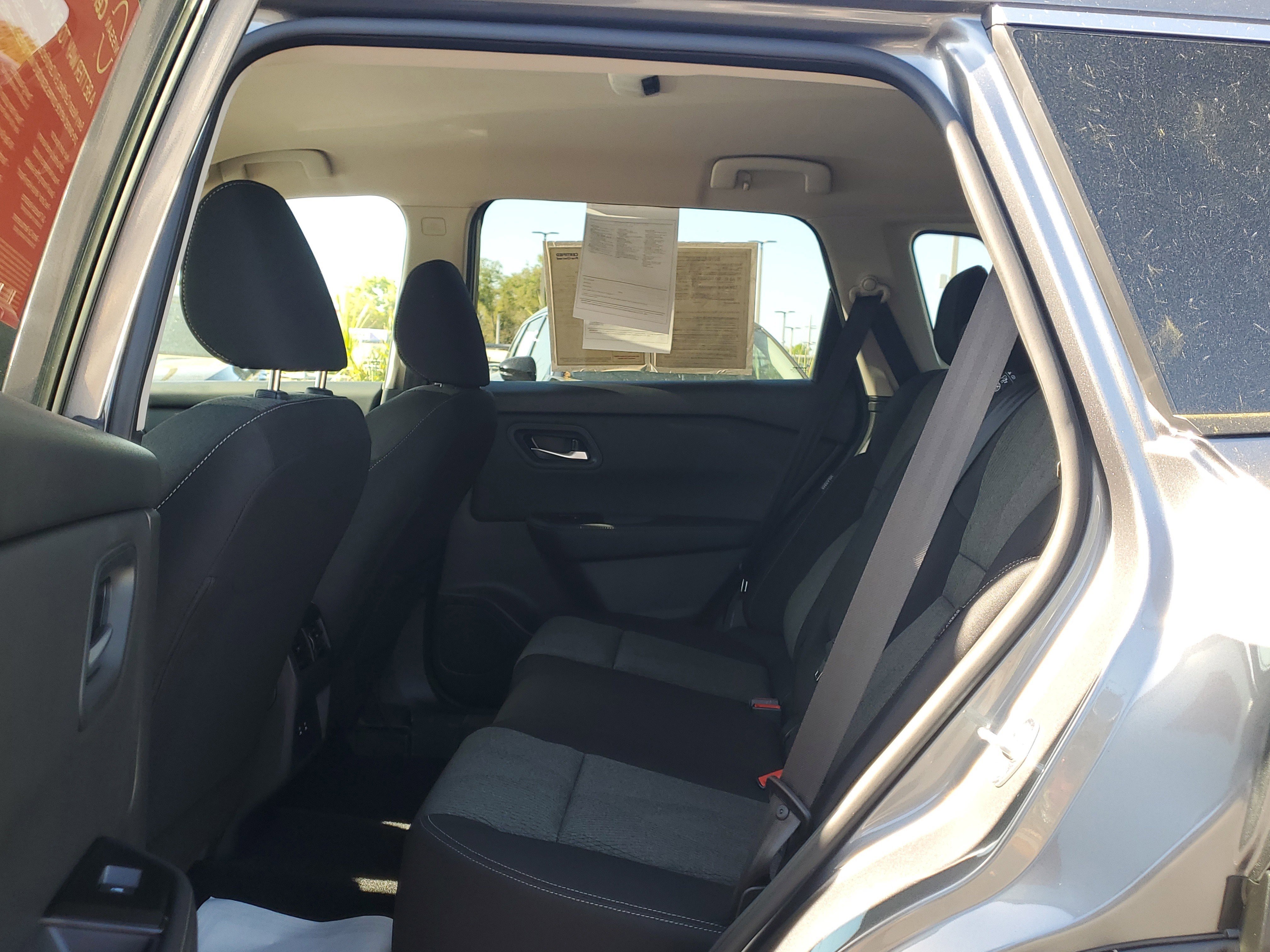 Certified 2025 Nissan Rogue SV image 11