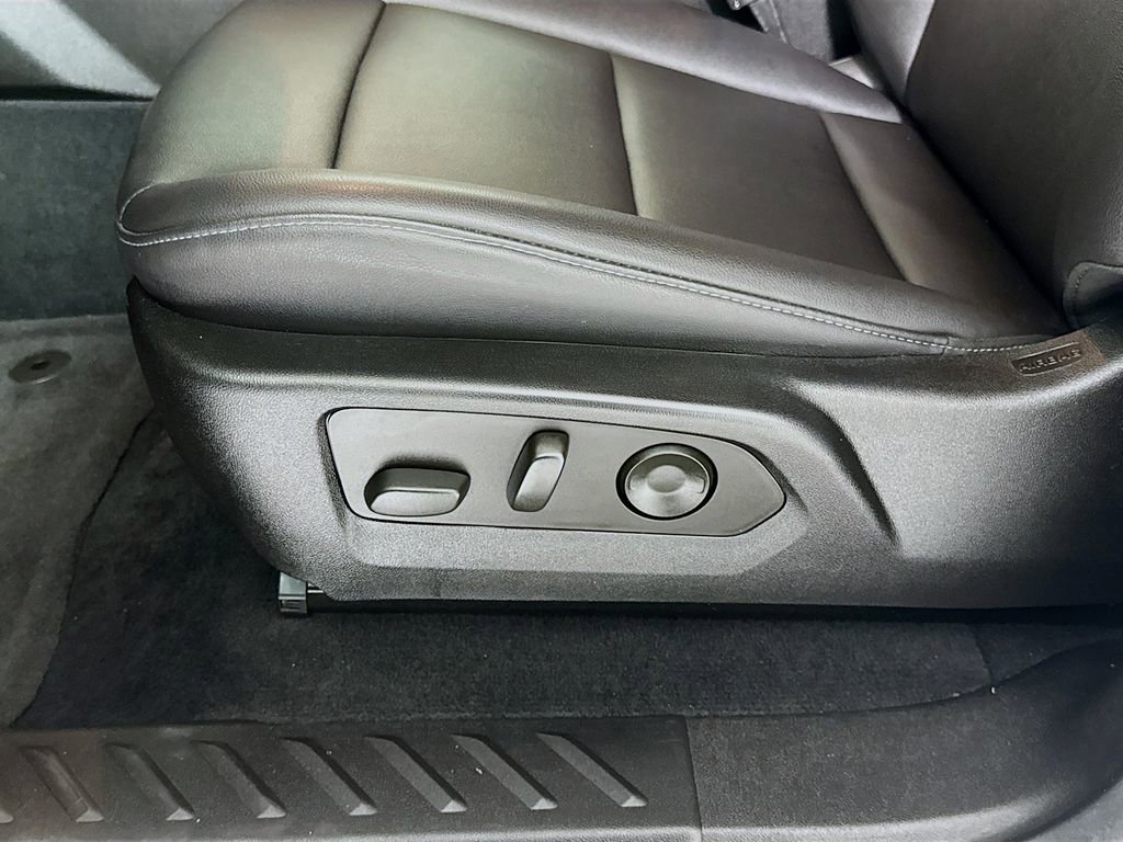 Used 2023 Chevrolet Colorado LT image 17