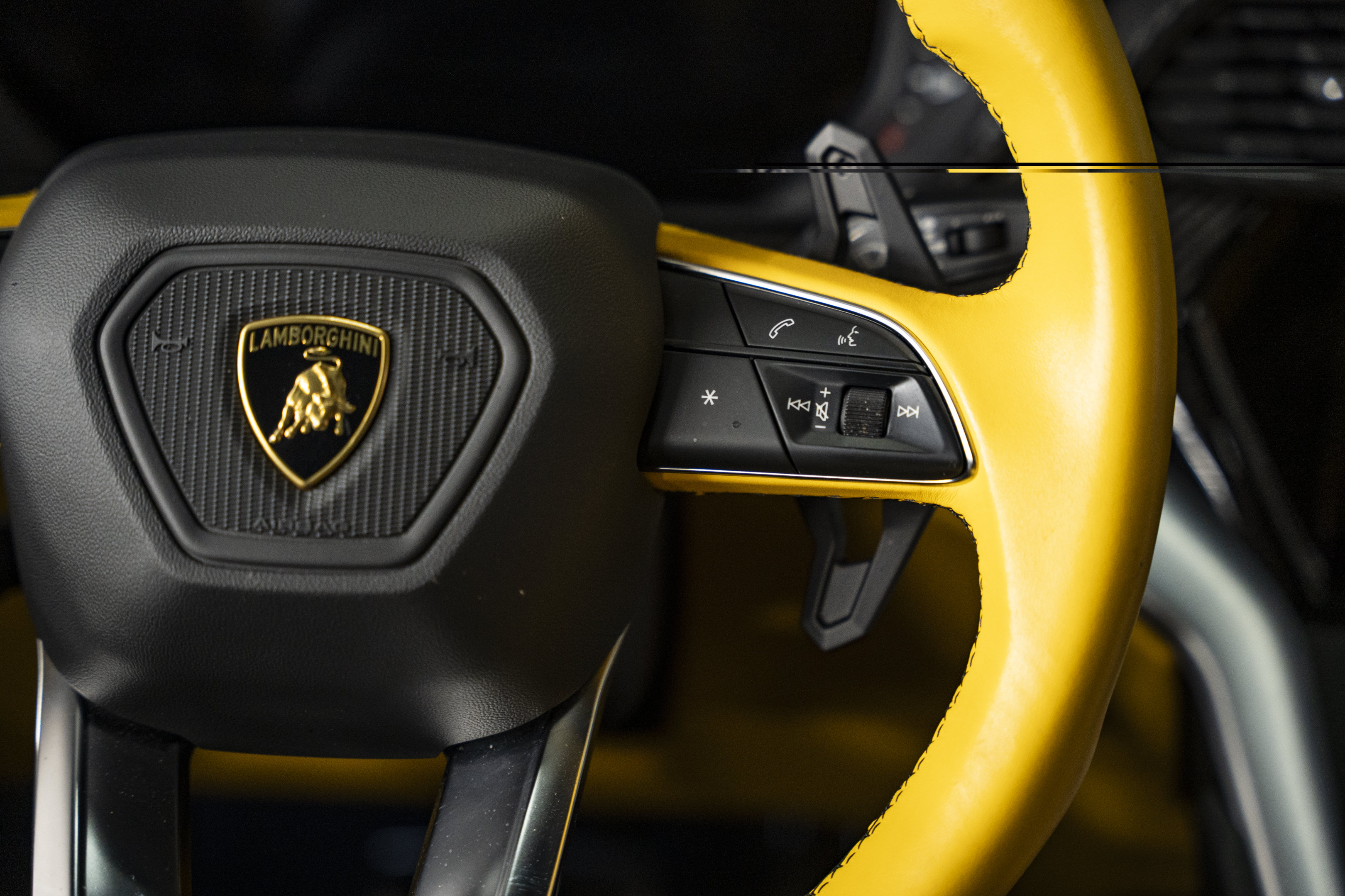 Used 2022 Lamborghini Urus AWD/4WD image 36