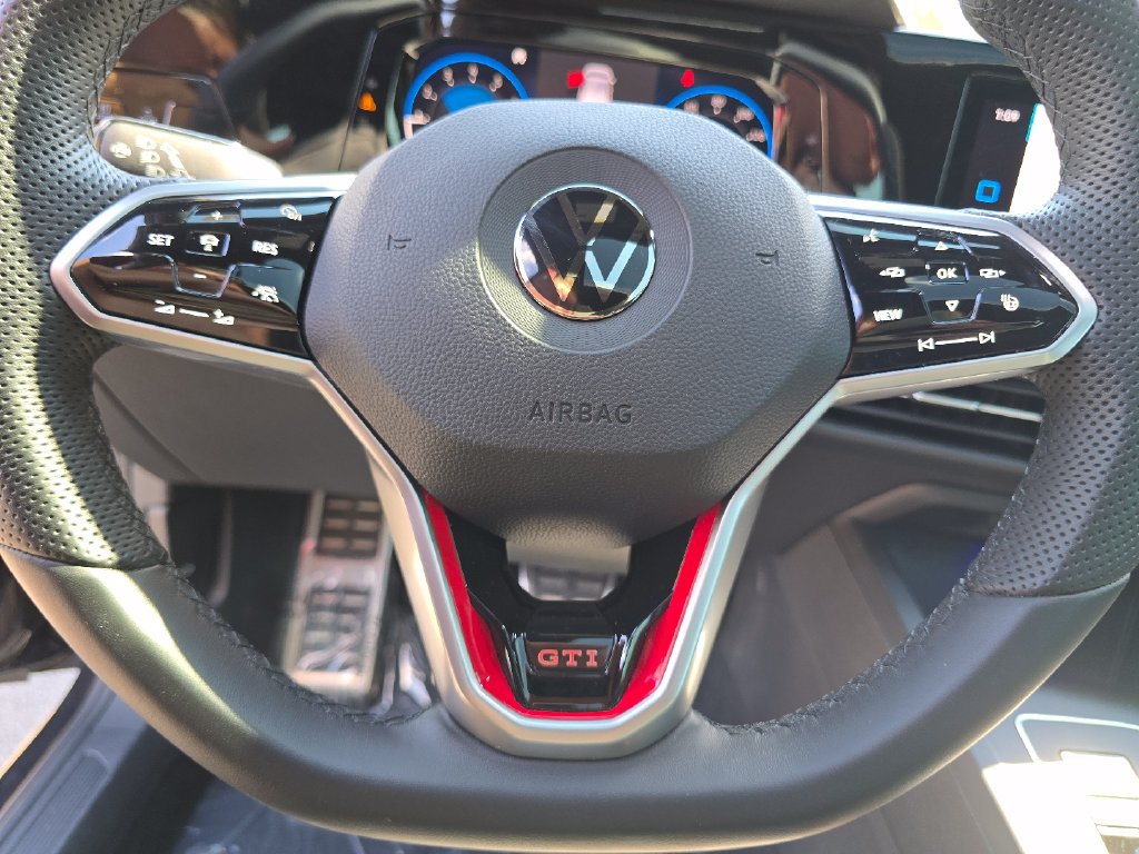 Certified 2022 Volkswagen GTI SE FWD image 33