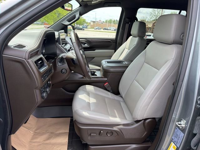 Used 2022 Chevrolet Suburban LT w/ Luxury Package AWD/4WD image 12