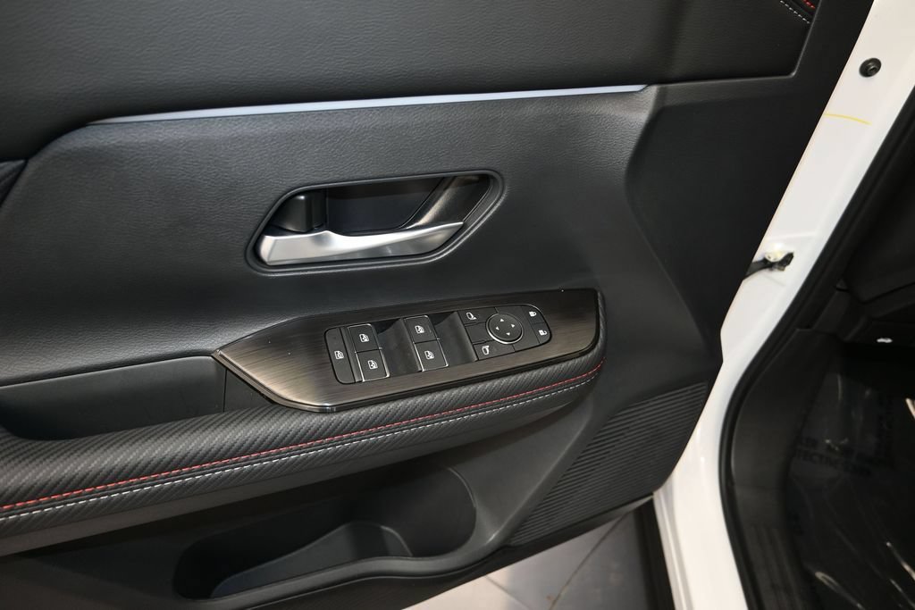 New 2026 Nissan Kicks SR w/ Cold Weather Package FWD image 11