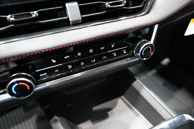New 2027 Chevrolet Equinox RS w/ LPO, Floor Liner Package FWD image 17