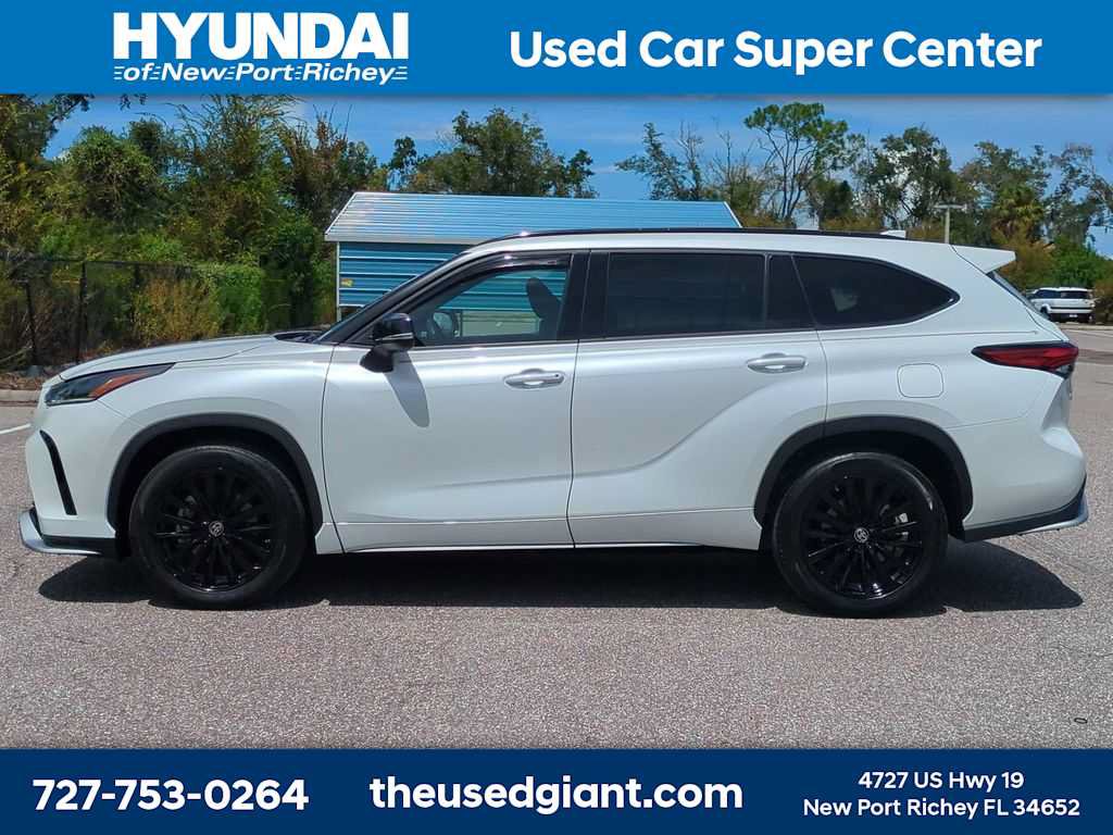 Used 2023 Toyota Highlander XSE AWD/4WD image 2