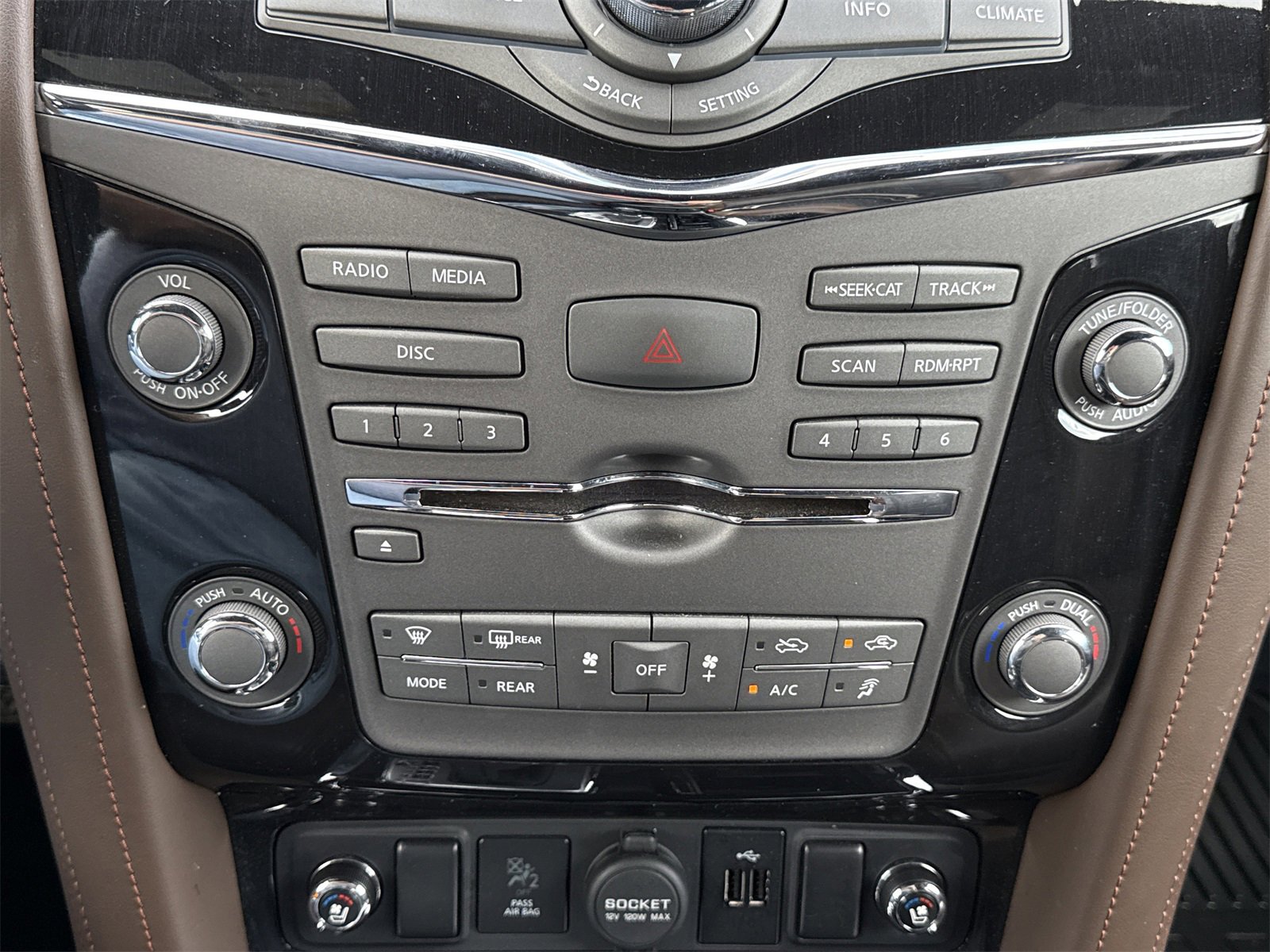 Used 2020 Nissan Armada Platinum w/ Platinum Reserve Package image 30