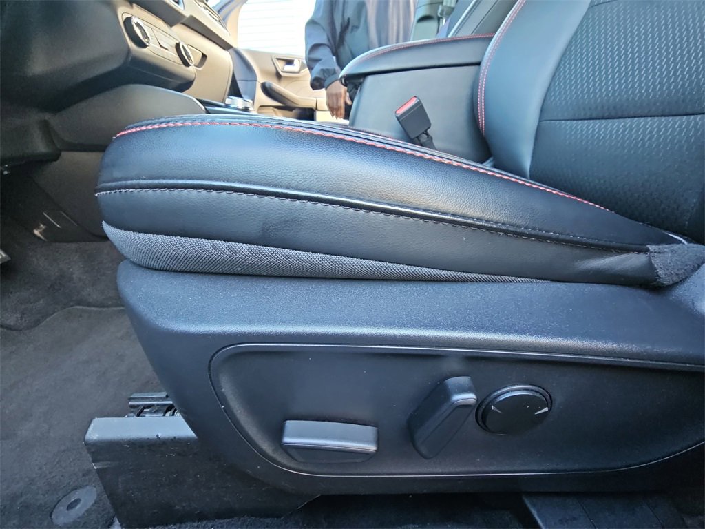 Used 2025 Ford Escape ST-Line image 27