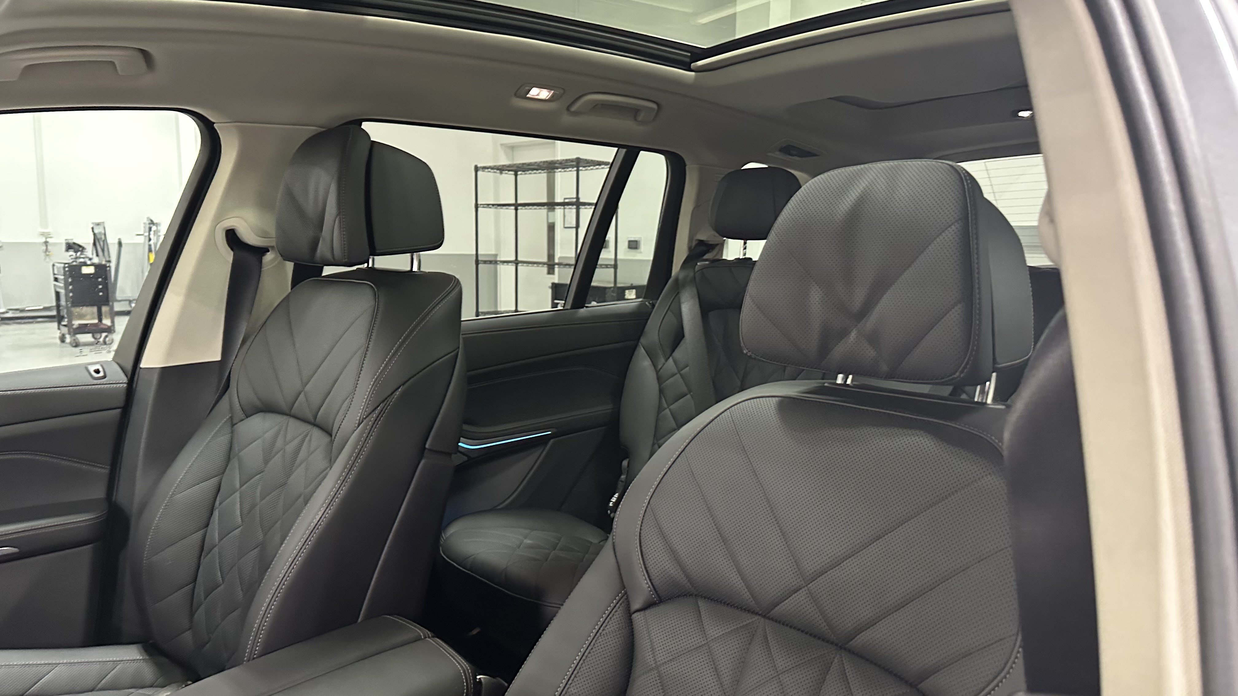 Certified 2024 BMW X7 xDrive40i w/ Premium Package AWD/4WD image 18