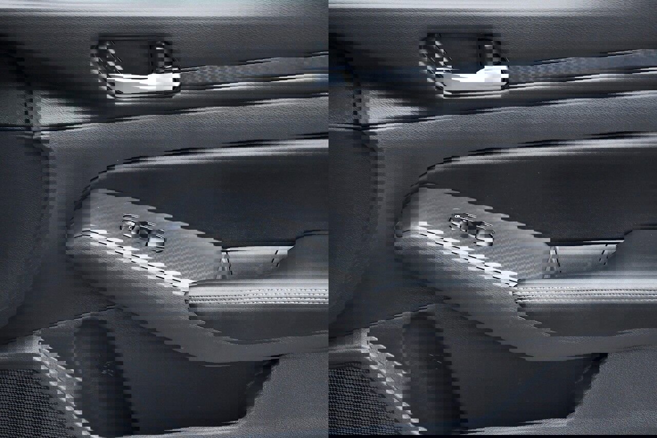 Used 2025 Nissan Altima 2.5 SV image 17