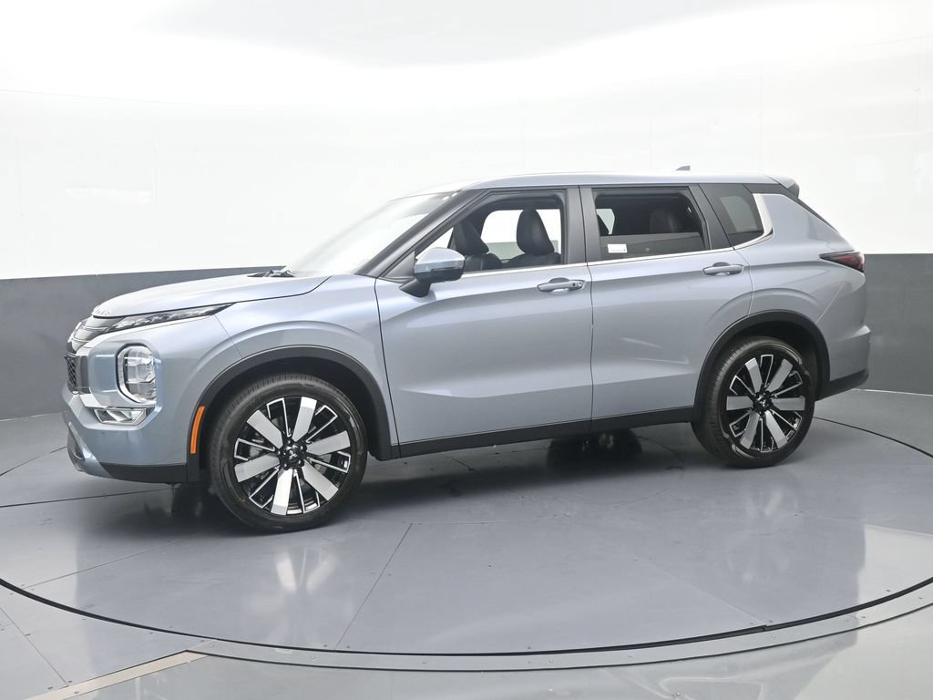 New 2026 Mitsubishi Outlander SE FWD image 2