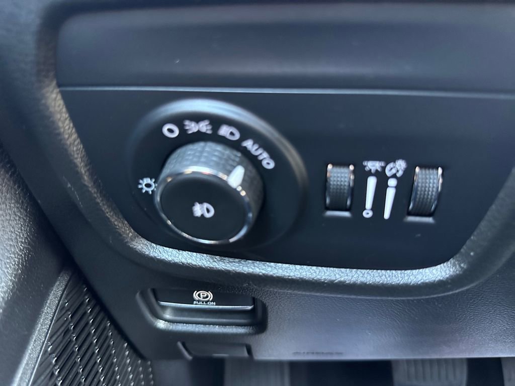 Used 2024 Jeep Grand Cherokee L Limited w/ Luxury Tech Group II image 18