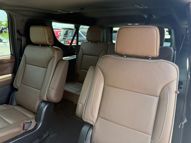 Used 2023 Chevrolet Suburban High Country AWD/4WD image 25
