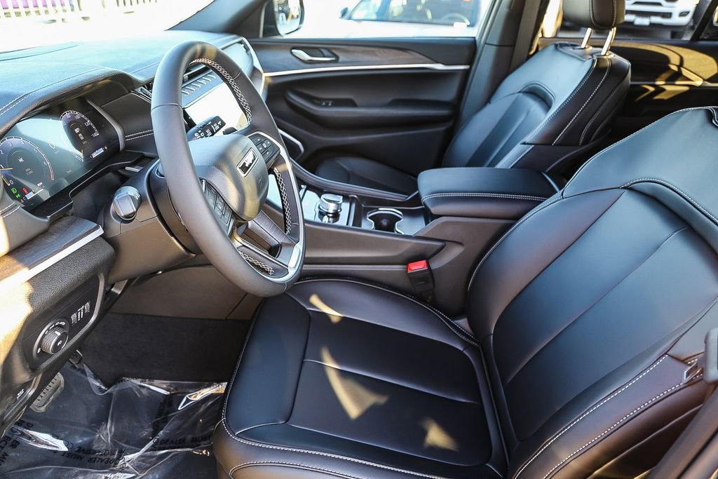 New 2026 Jeep Grand Cherokee Limited w/ Limited Altitude Package AWD/4WD image 18
