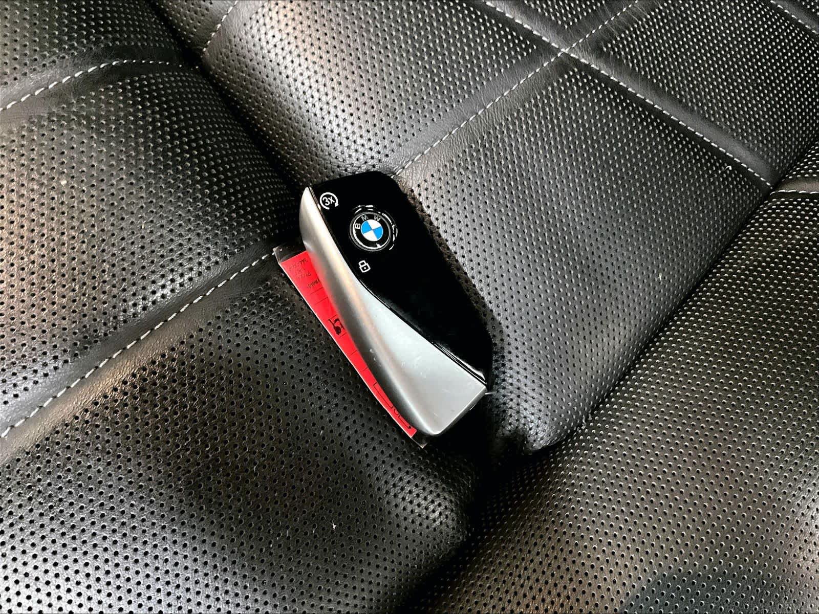Used 2023 BMW i7 xDrive60 w/ Executive Package 2 AWD/4WD image 13