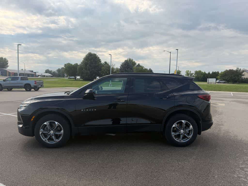 Used 2024 Chevrolet Blazer LT w/ Convenience Package AWD/4WD image 2