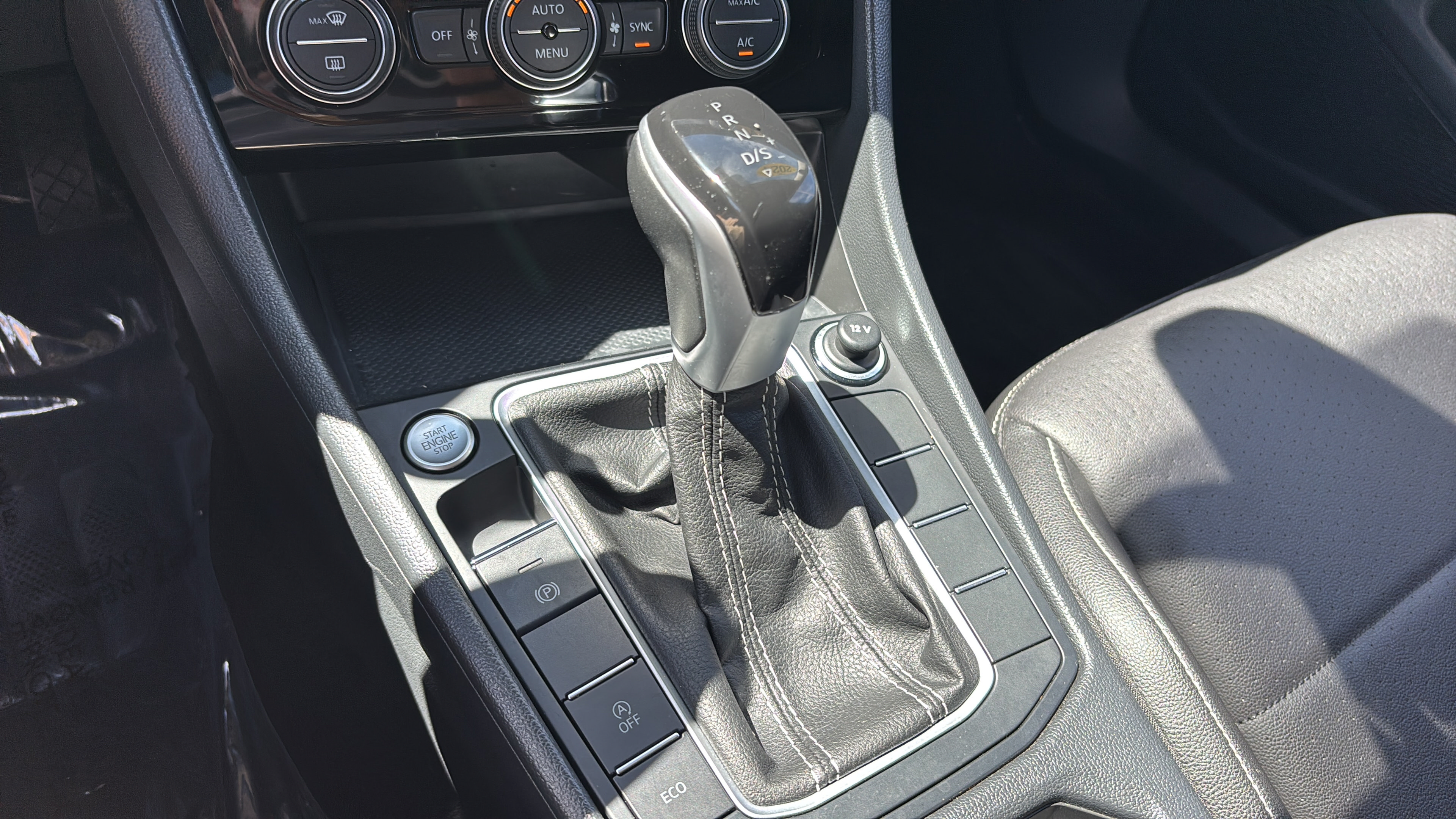 Used 2024 Volkswagen Jetta SE FWD image 18