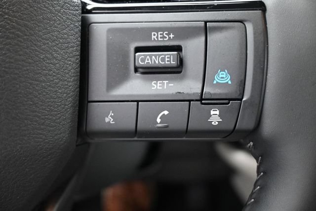 Used 2026 Nissan Pathfinder SL FWD image 29