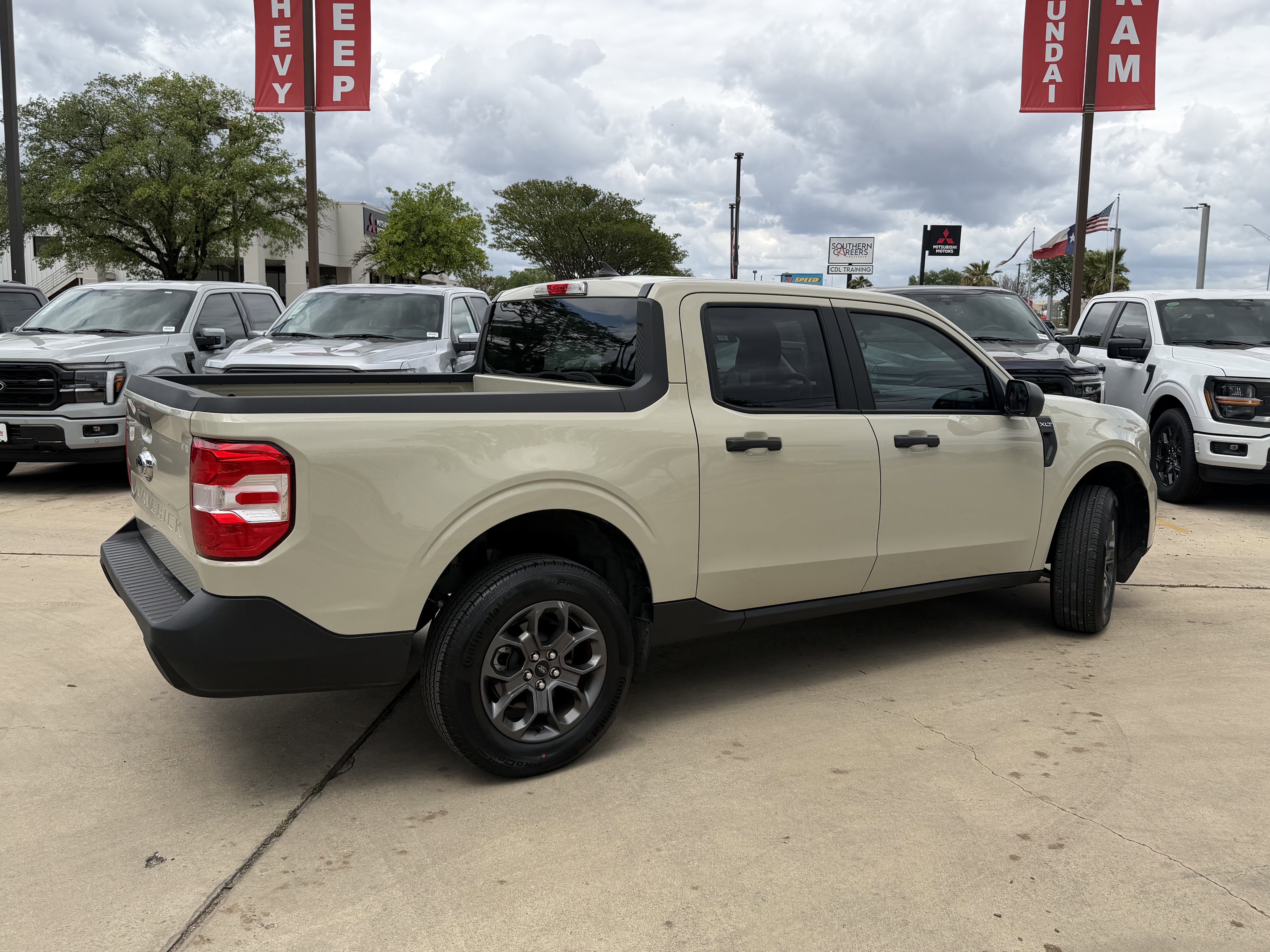 Used 2024 Ford Maverick XLT image 5
