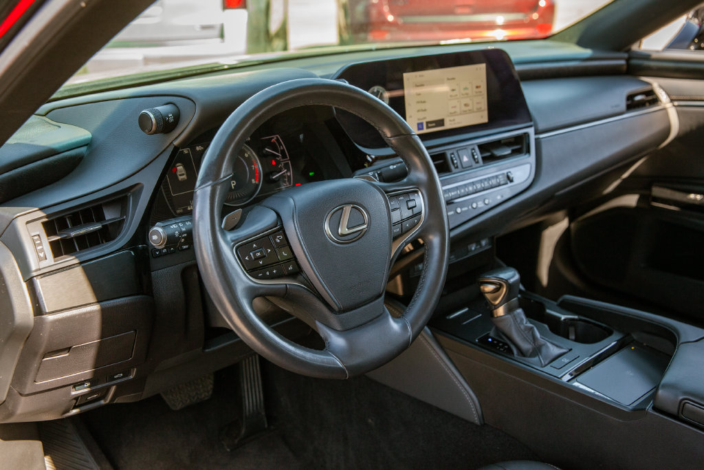 Used 2024 Lexus ES 350 w/ Premium Package FWD image 10