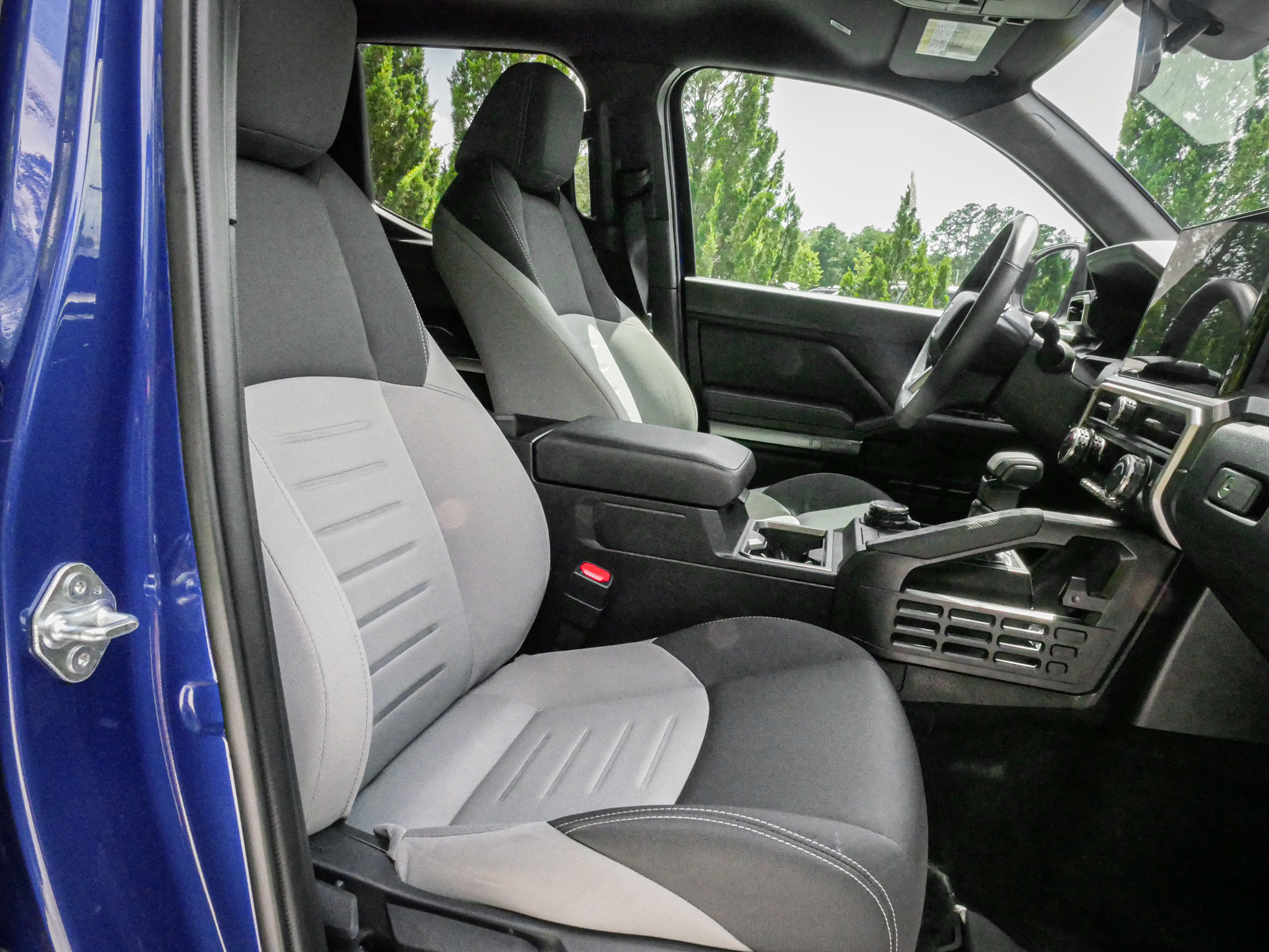 Used 2025 Toyota Tacoma TRD Sport AWD/4WD image 32