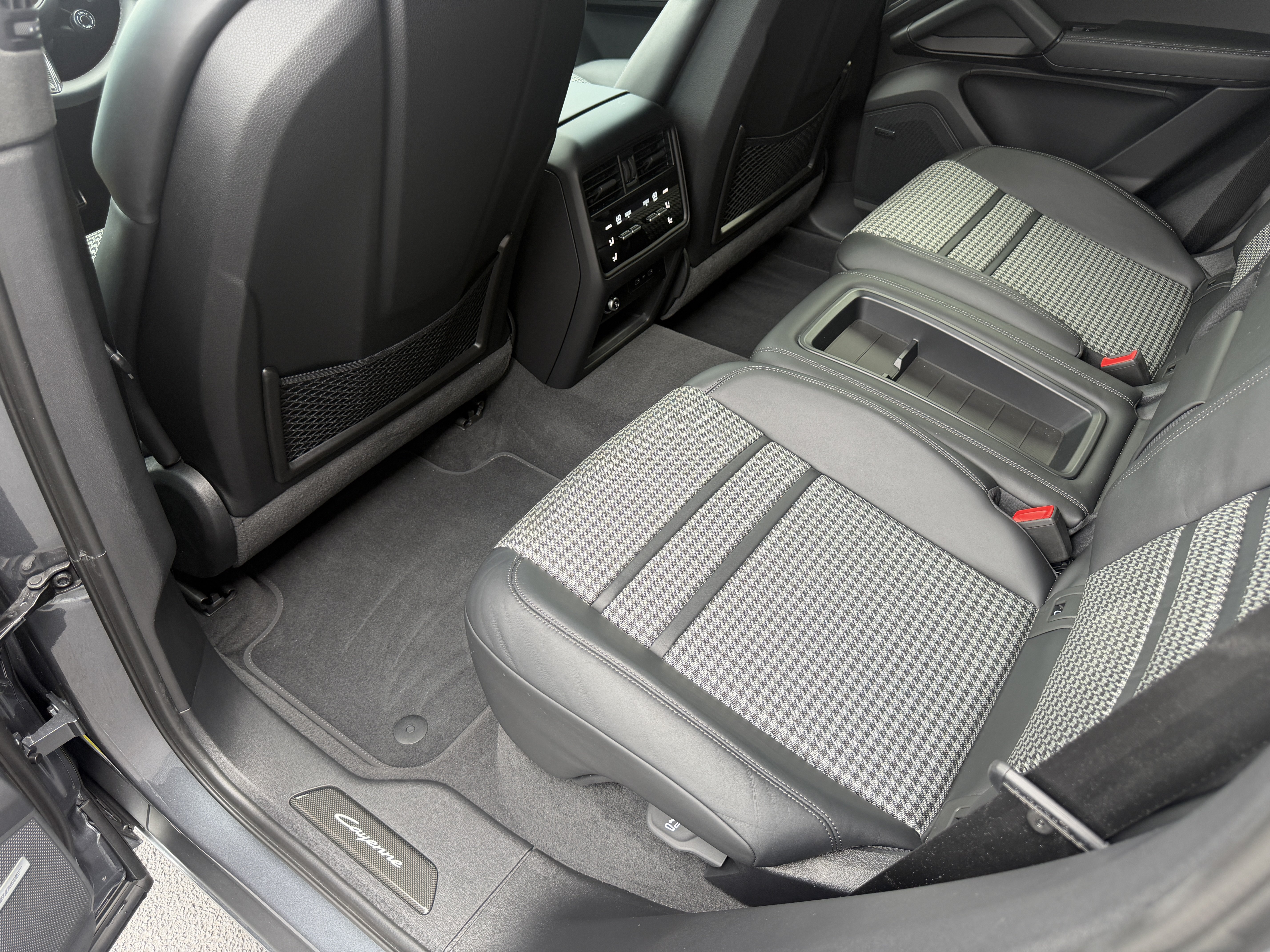 Certified 2026 Porsche Cayenne GTS AWD/4WD image 16