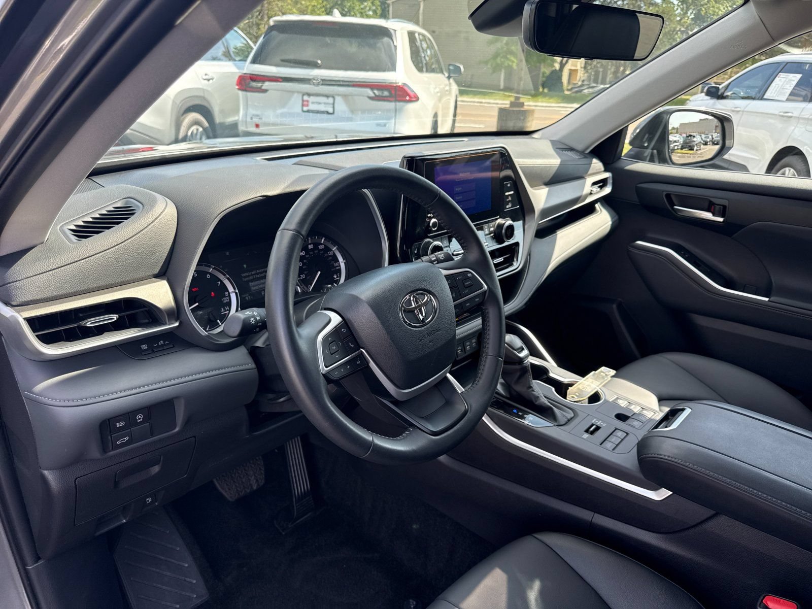 Used 2026 Toyota Highlander XLE AWD/4WD image 10