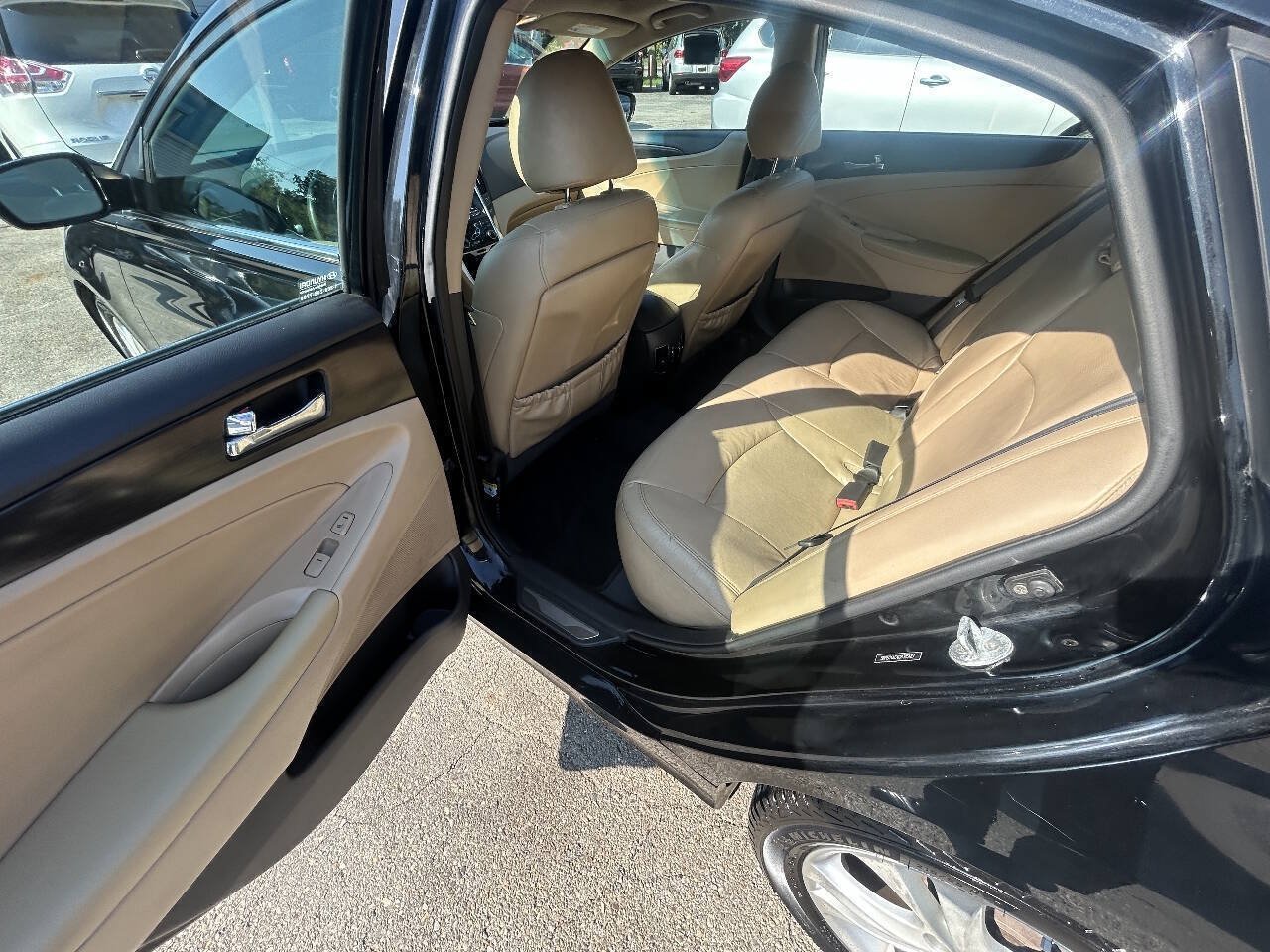 Used 2012 Hyundai Sonata Limited w/ Navigation Pkg FWD image 7