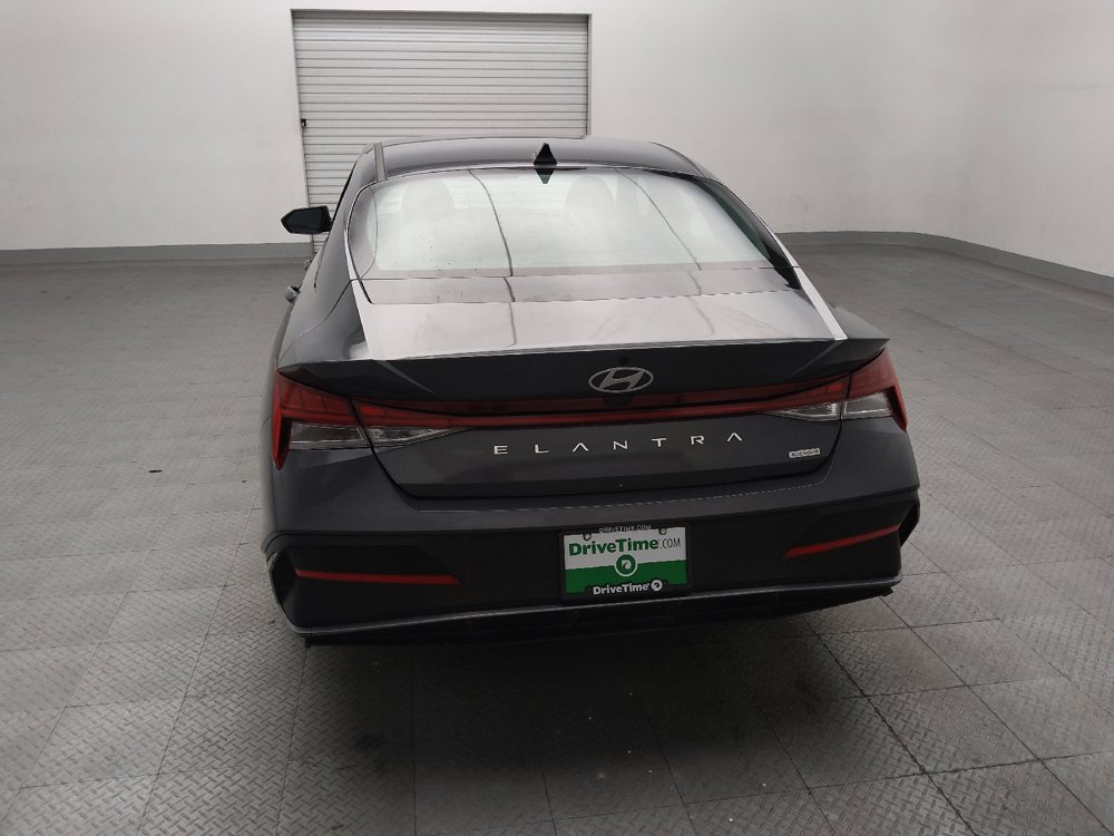 Used 2025 Hyundai Elantra Hybrid FWD image 6