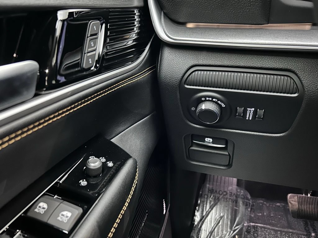 New 2026 Jeep Grand Wagoneer L 4WD image 21