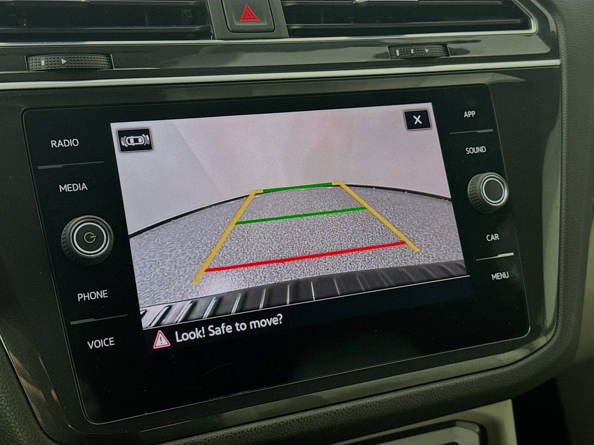 Used 2022 Volkswagen Tiguan SE R-Line image 13