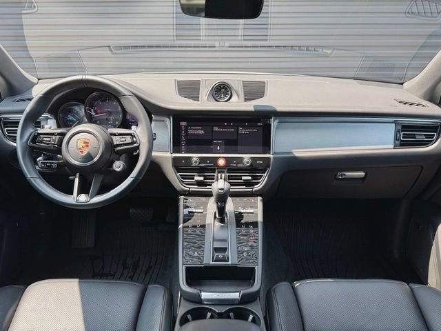 Certified 2026 Porsche Macan AWD/4WD image 18