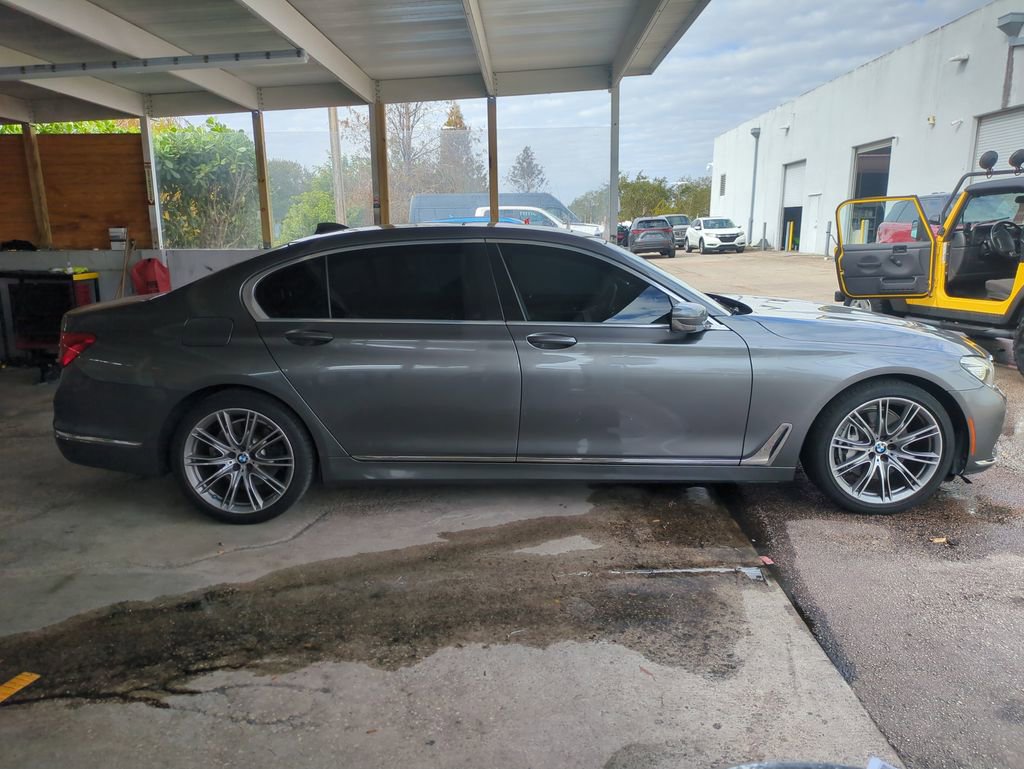 Used 2018 BMW 740i image 5
