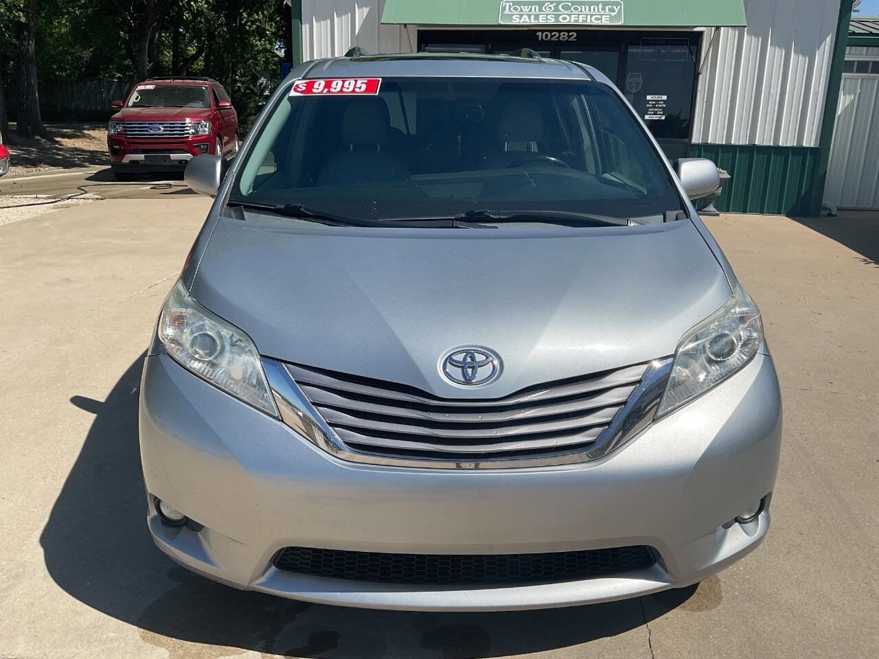 Used 2015 Toyota Sienna XLE FWD image 4