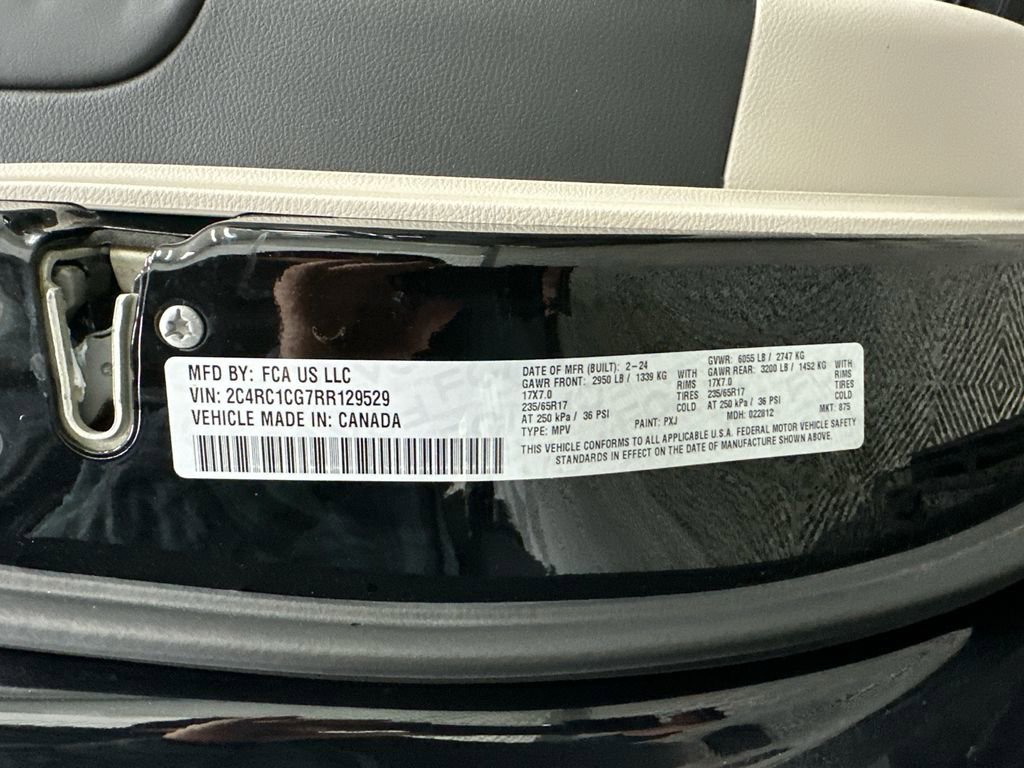 Used 2024 Chrysler Voyager LX image 34