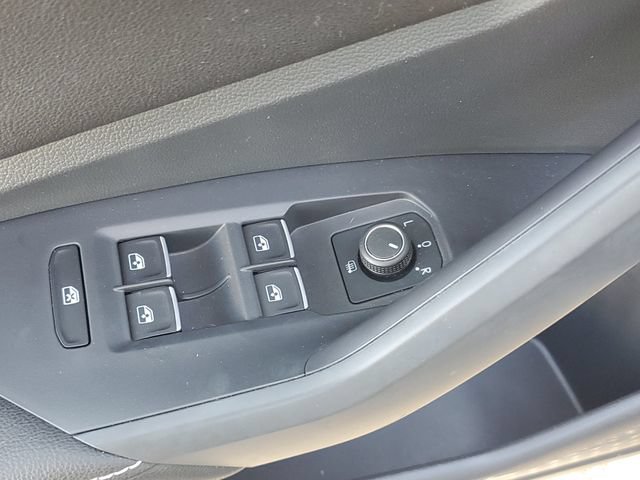 Used 2023 Volkswagen Jetta SE w/ Panoramic Sunroof Package FWD image 14